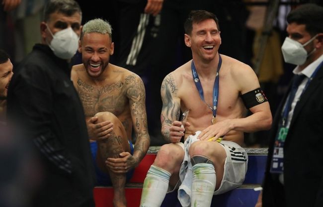 稳住稳住！洛夫顿持球突破失误&一直抱怨裁判 吃到技术犯规（冷静点！洛夫顿突破失误后连续抱怨判罚被判技术犯规）