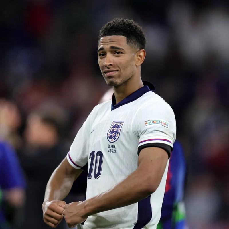 半场： 萨索洛2-1佛罗伦萨，曼德拉戈拉点射，沃尔帕托破门