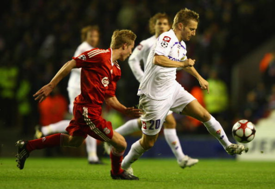 记者：虽然帕夫洛维奇无大碍，但战斯图加特他将轮休磁卡首发