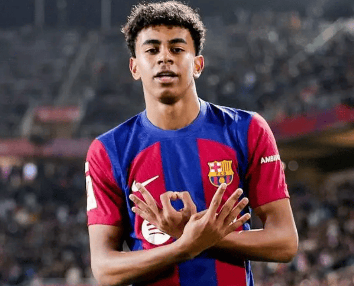 刘佳鑫空篮不中，赛场瞬间陷入沉默（刘佳鑫错失空位上篮，全场鸦雀无声）