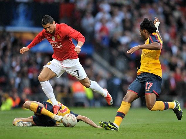 中超：上海海港主场4-1大胜深圳